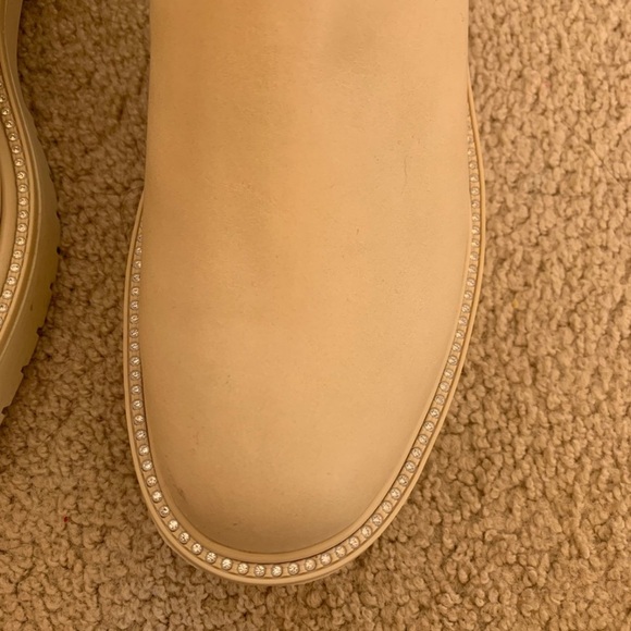 Boots - Picture 4 of 6